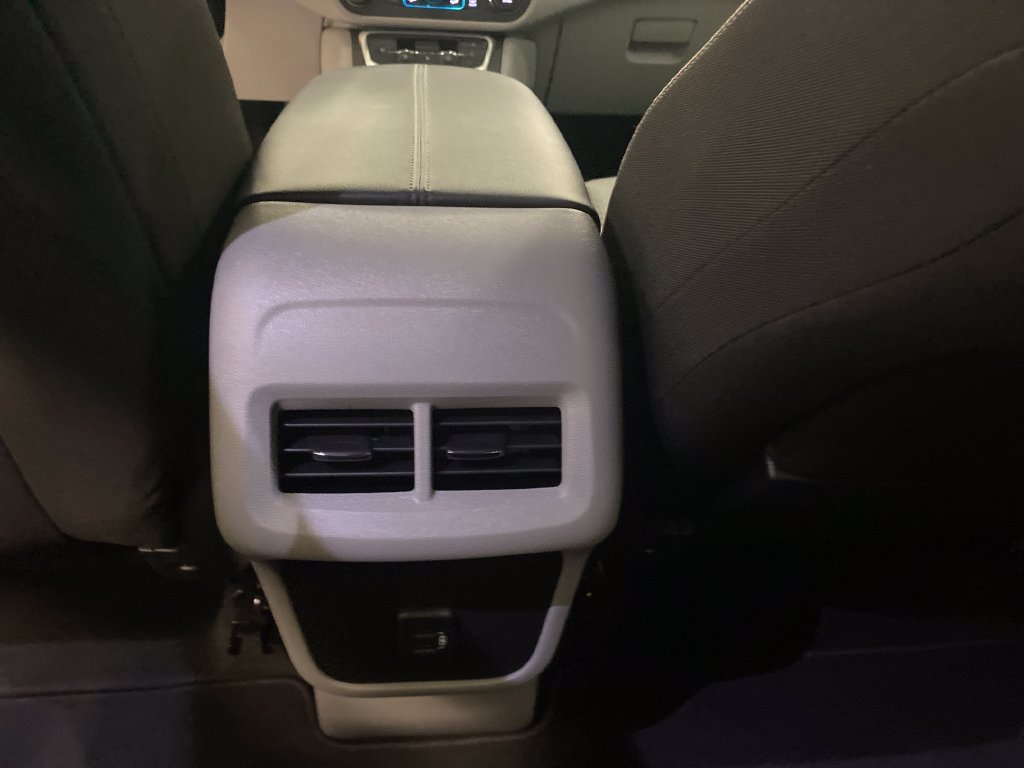 Used 2024 GMC Terrain SLE w/ Driver Convenience Package FWD image 17
