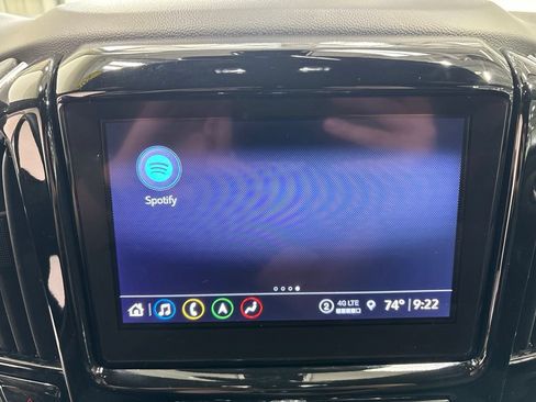 Used 2023 Chevrolet Traverse LT w/ LT Premium Package AWD/4WD image 19