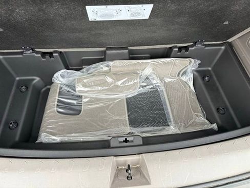Used 2019 Chevrolet Traverse LT w/ LT Premium Package AWD/4WD image 22