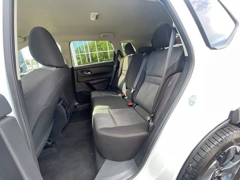 Used 2024 Nissan Rogue SV AWD/4WD image 13