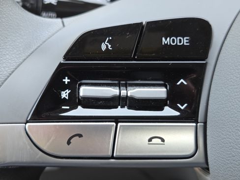 Used 2023 Hyundai Elantra SEL FWD image 11