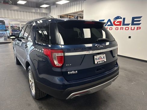 Used 2017 Ford Explorer XLT w/ Equipment Group 202A AWD/4WD image 8