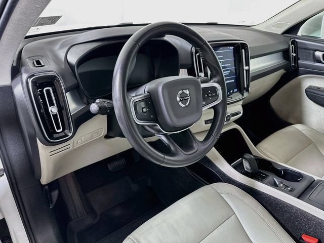 Used 2021 Volvo XC40 T5 Momentum w/ Protection Package Premier AWD/4WD image 11