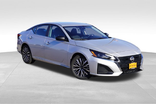 Used 2025 Nissan Altima 2.5 SV FWD image 1