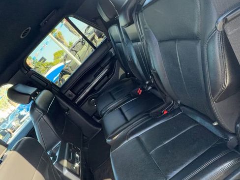 Used 2018 Ford Expedition XLT w/ Equipment Group 202A AWD/4WD image 32