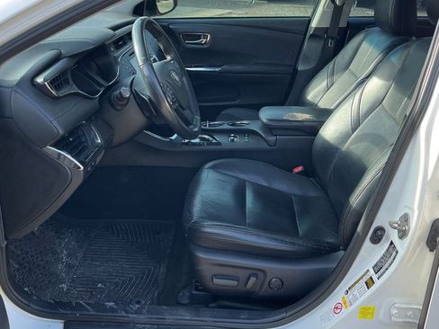 Used 2017 Toyota Avalon XLE Premium image 9