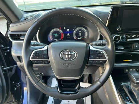 Used 2025 Toyota Highlander XSE image 19