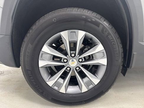 Used 2025 Chevrolet Equinox LT w/ Convenience Package II image 33