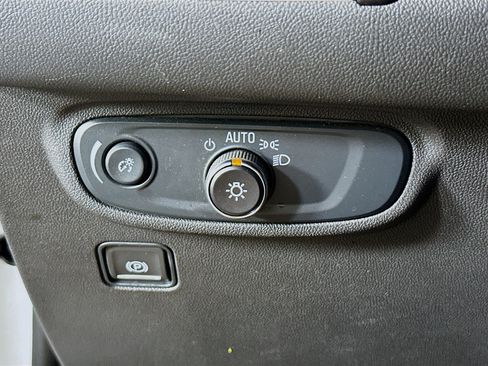 Used 2024 GMC Terrain SLE FWD image 16