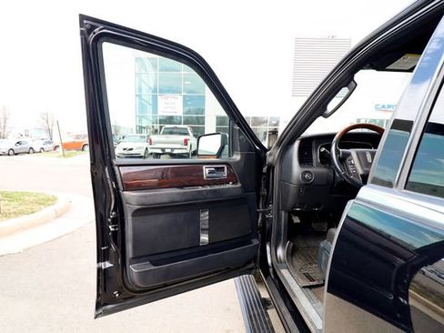 Used 2016 Lincoln Navigator L Reserve image 33