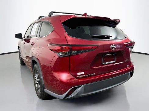 Used 2022 Toyota Highlander XLE FWD image 8