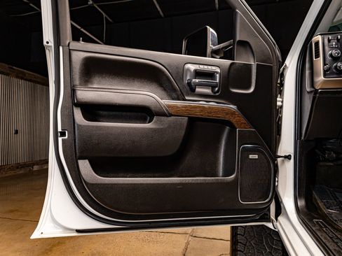 Used 2017 GMC Sierra 2500 Denali w/ Duramax Plus Package image 25