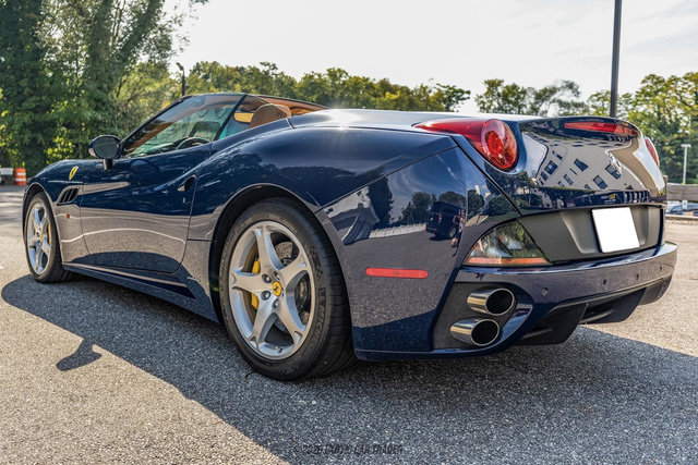 Used 2012 Ferrari California RWD image 5