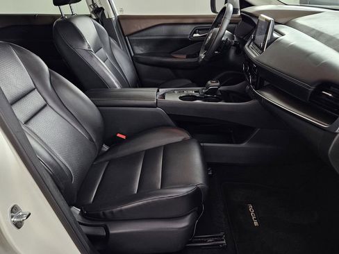 Used 2022 Nissan Rogue SV w/ SV Premium Package image 27