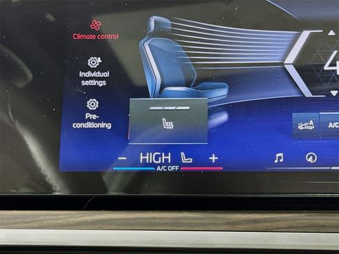 Used 2025 BMW X5 xDrive50e w/ Parking Assistance Package image 20