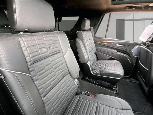 Certified 2024 Cadillac Escalade Sport Platinum w/ LPO, ONYX Package AWD/4WD image 29