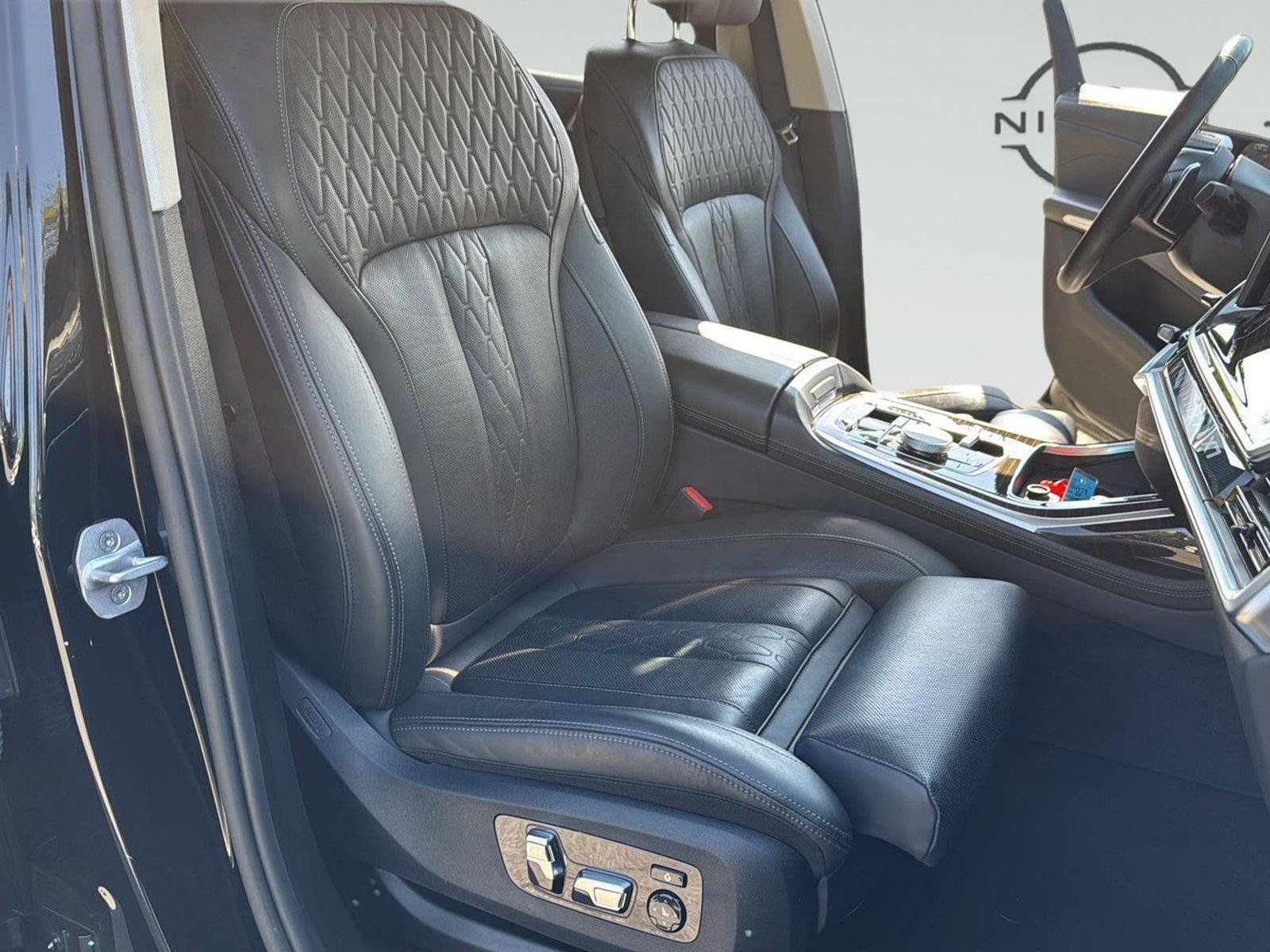 Used 2025 BMW X7 xDrive40i AWD/4WD image 34
