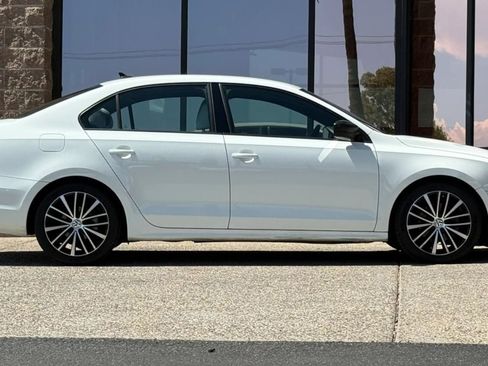 Used 2016 Volkswagen Jetta Sport FWD image 15