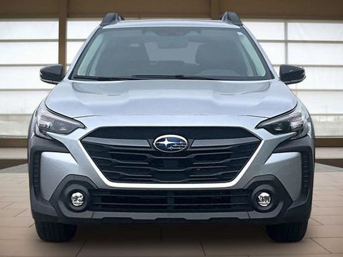 Used 2025 Subaru Outback Premium AWD/4WD image 3