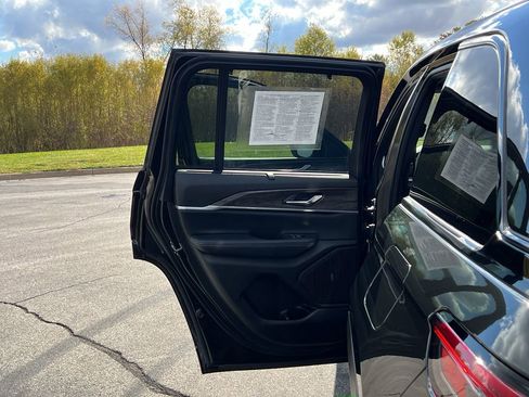 Used 2024 Jeep Grand Cherokee Limited w/ Luxury Tech Group II image 36