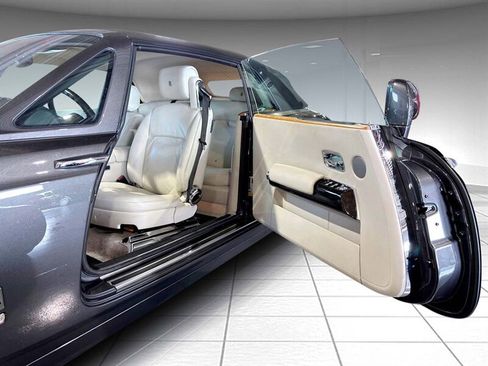 Used 2012 Rolls-Royce Phantom Drophead Coupe image 34
