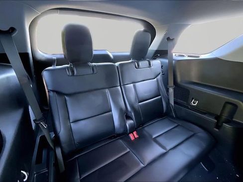 Used 2023 Ford Explorer XLT w/ Equipment Group 202A RWD image 18