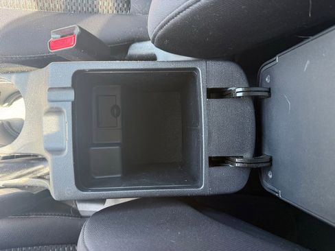Used 2010 Hyundai Elantra GLS FWD image 34