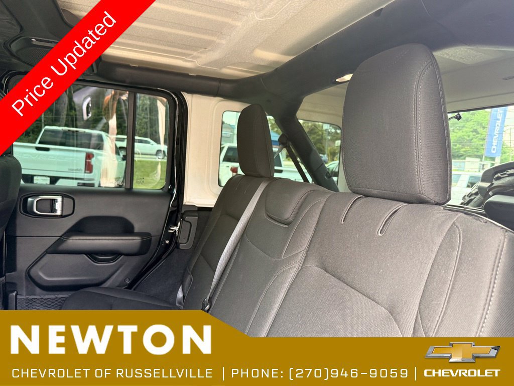 Used 2019 Jeep Wrangler Unlimited Sahara AWD/4WD image 16