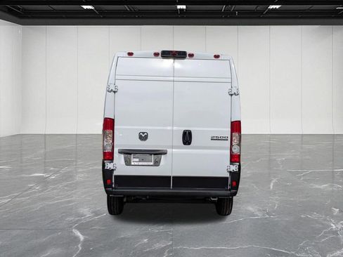Used 2026 RAM ProMaster 2500 w/ Convenience Group FWD image 4