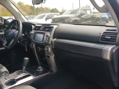 Used 2018 Toyota 4Runner SR5 Premium image 27