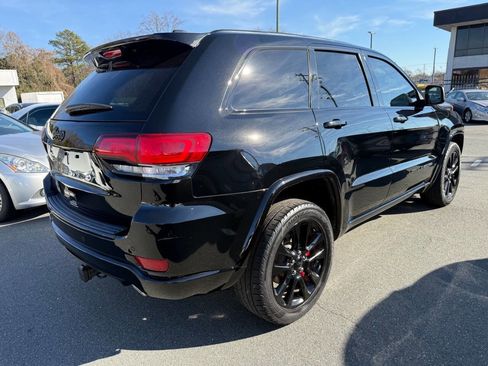 Used 2018 Jeep Grand Cherokee Altitude image 5