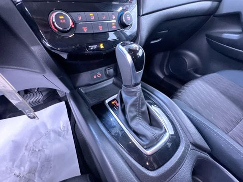 Used 2020 Nissan Rogue S FWD image 31