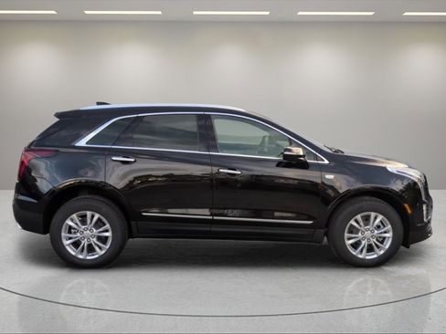 New 2025 Cadillac XT5 Luxury image 2