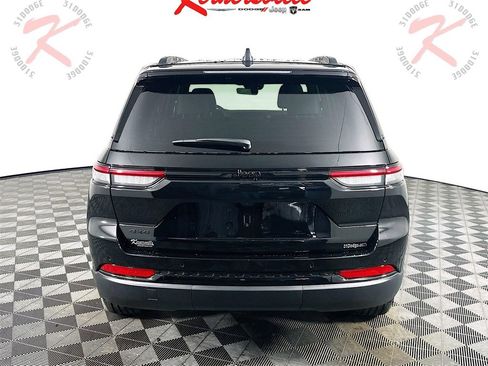 New 2025 Jeep Grand Cherokee Altitude image 6