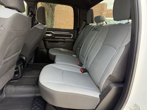 Used 2024 RAM 2500 Big Horn AWD/4WD image 30