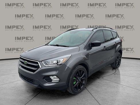 Used 2019 Ford Escape SE image 1