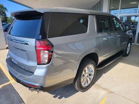 Used 2023 Chevrolet Suburban Premier image 16