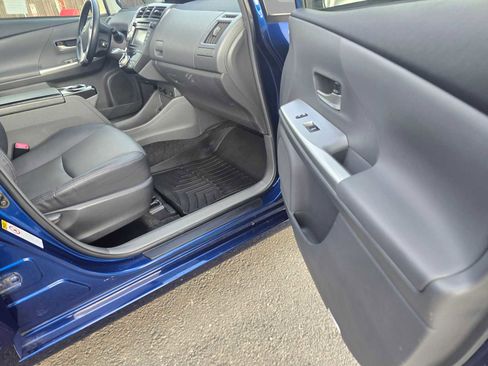 Used 2014 Toyota Prius V Five image 10
