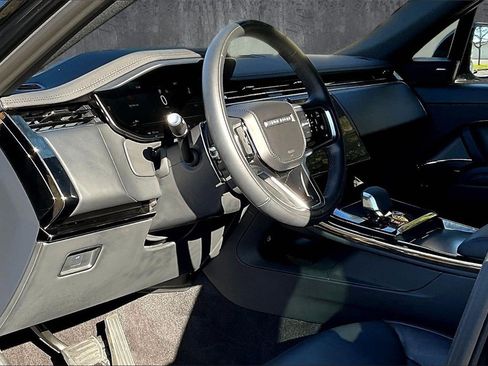 Used 2025 Land Rover Range Rover Sport image 16