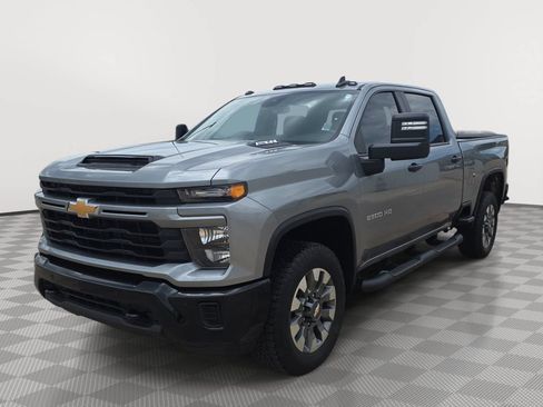 Used 2025 Chevrolet Silverado 2500 Custom w/ Custom Value Package AWD/4WD image 3