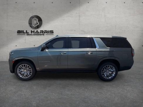 Used 2023 Chevrolet Suburban High Country w/ Premium Package 2 AWD/4WD image 3