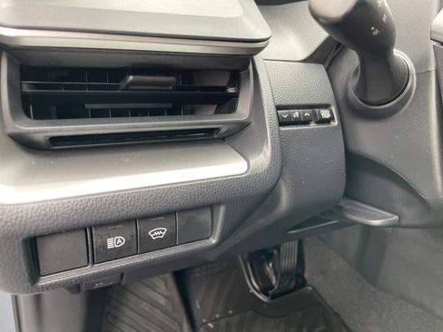 Certified 2023 Toyota Prius LE AWD/4WD image 11