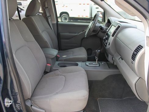 Used 2020 Nissan Frontier SV image 30