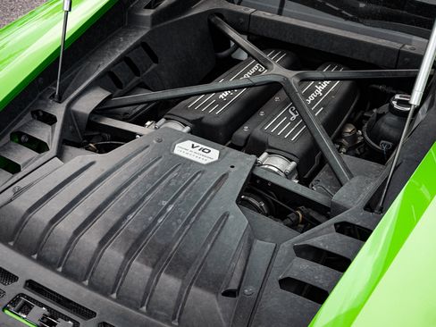 Used 2015 Lamborghini Huracan LP 610-4 AWD/4WD image 32