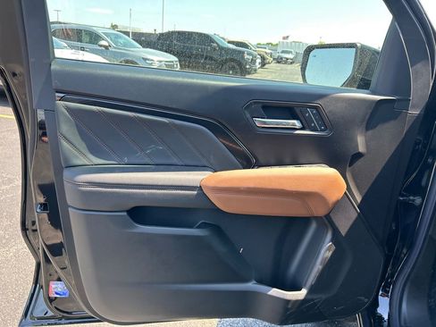New 2026 GMC Canyon AT4 w/ Technology Plus Package AWD/4WD image 17