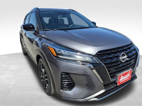 Used 2022 Nissan Kicks SR w/ Premium Package image 5