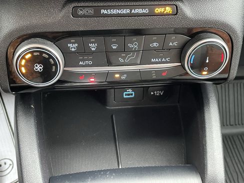 Used 2022 Ford Escape SE w/ Cold Weather Package image 24