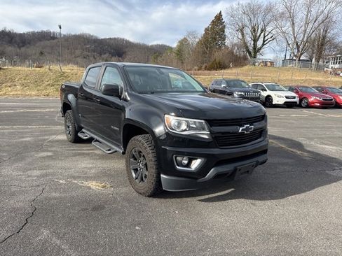 Used 2017 Chevrolet Colorado Z71 w/ Z71 Midnight Edition image 2