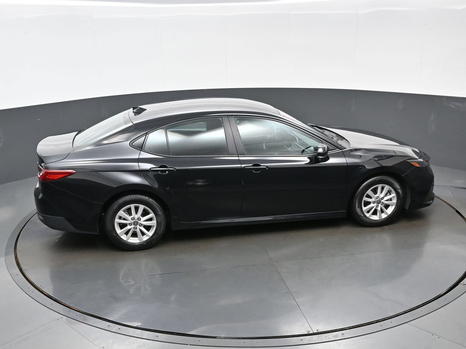 Used 2025 Toyota Camry LE FWD image 41