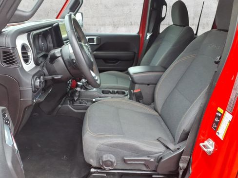 Used 2024 Jeep Wrangler Unlimited Sahara AWD/4WD image 4